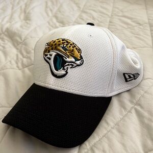 Men’s Jacksonville Jaguars NFL fitted hat mesh X-LARGE-XXLARGE embroidered